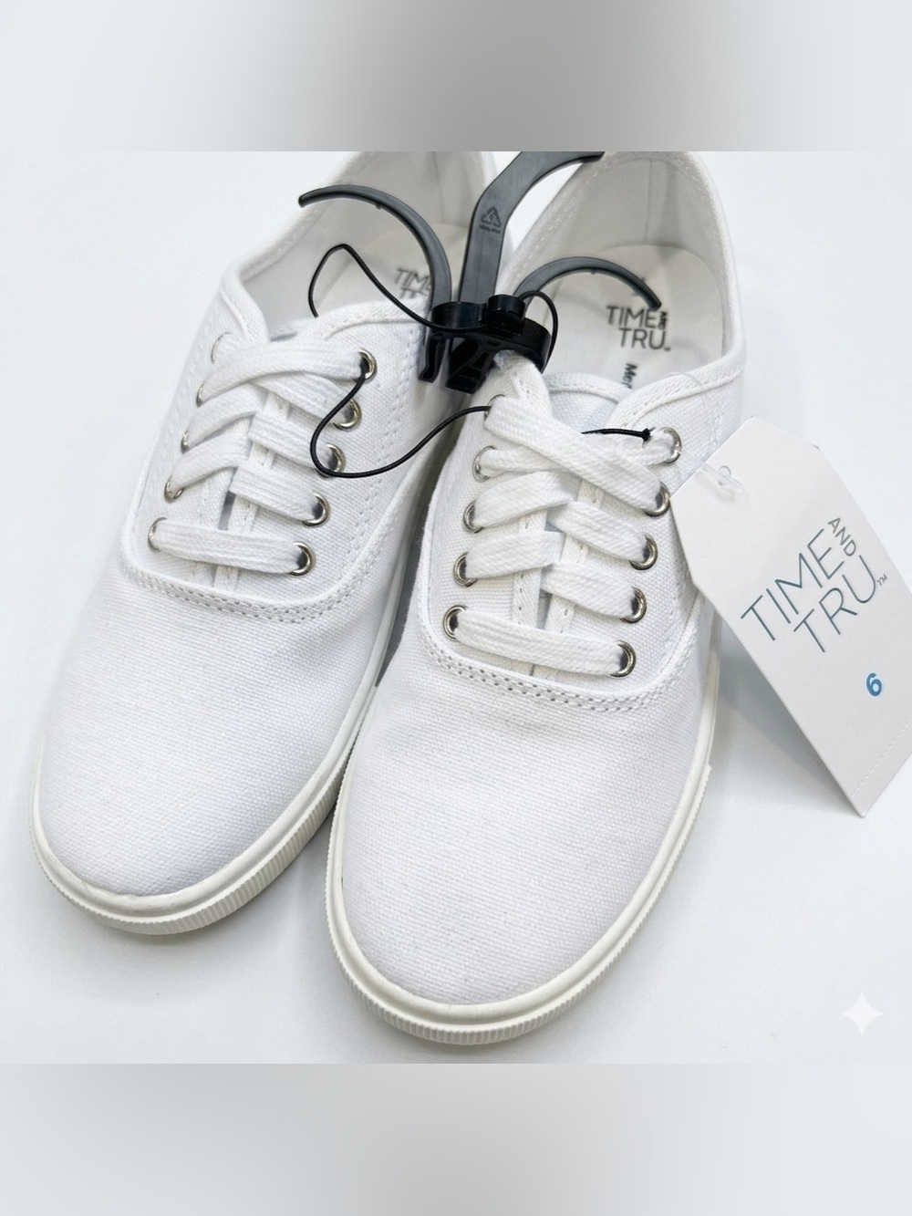 ✨ NWT Time and Tru Women’s White Canvas Lace-Up Sneakers Size 6 ✨